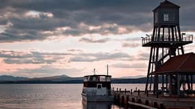 L'île Charest, située non loin de la ville de Magog, au Québec, est à vendre pour 750 000$