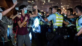 Les forces de l'ordre ont fait usage de gaz au poivre et passé à tabac des manifestants pro-démocratie mercredi à Hong Kong.