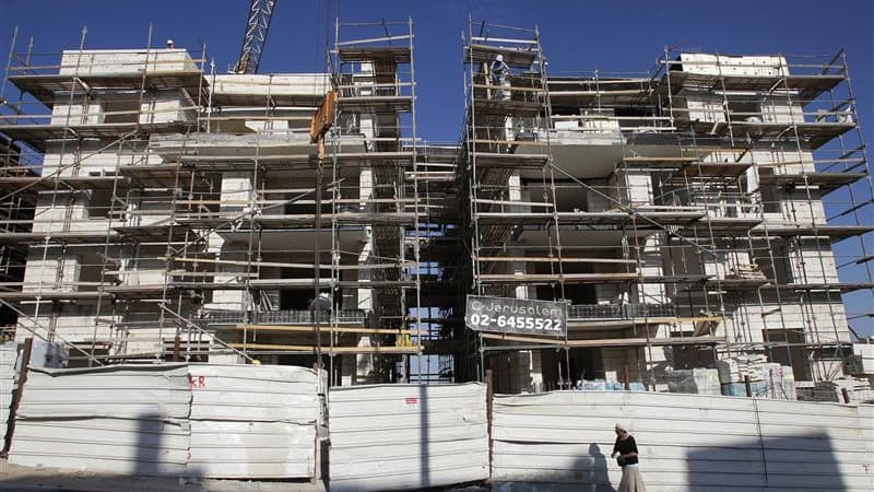 Construction de logements dans la colonie israélienne de Gilo. La France et la Grande-Bretagne pourraient rappeler pour la première fois leurs ambassadeurs en Israël afin de protester contre la construction de nouveaux logements dans des colonies juives d
