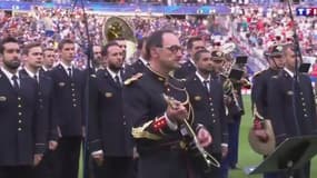 Jean-Michel Mekil et ses collègues de la musique de la Garde républicaine.
