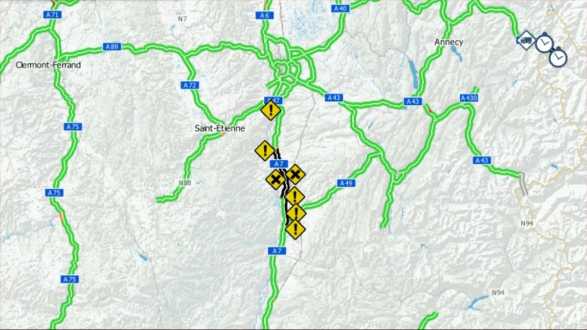 Colère des agriculteurs des tracteurs bloquent l'autoroute A7 dans les