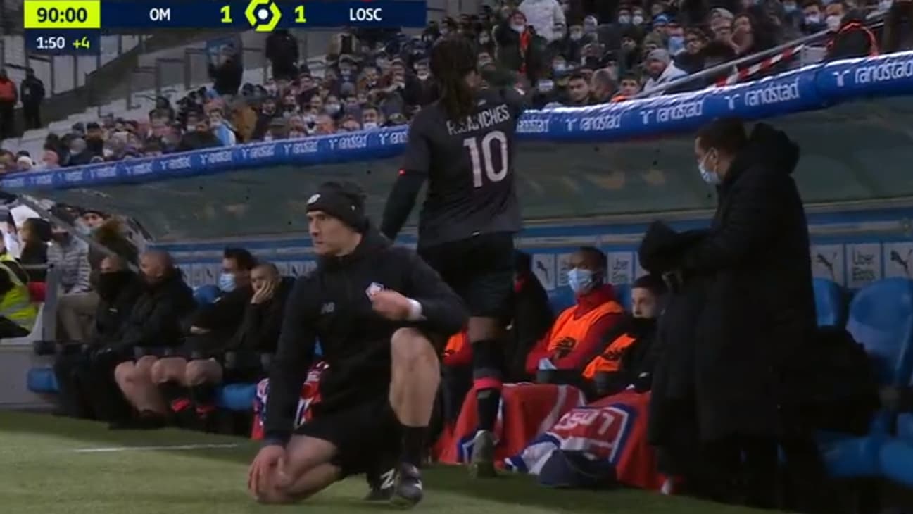 Renato Sanches qui se chauffe avec le public du Vélodrome lors d'OM-Lille, en janvier 2022