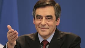 L'ancien Premier ministre François Fillon a confirmé samedi sur son compte Twitter et dans une interview au "Journal du dimanche" qu'il serait candidat à la présidence de l'UMP. /Photo prise le 30 janvier 2012/REUTERS/Charles Platiau