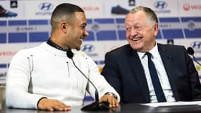 Depay et Aulas lors de la signature du Néerlandais à l'OL en 2017