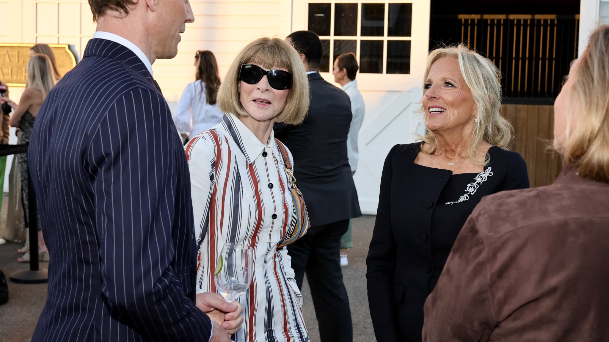 Jill Biden en compagnie d'Anna Wintour et de Tom Hiddleston au défilé Ralph Lauren, le 5 septembre 2024. Jill Biden en compagnie d'Anna Wintour et de Tom Hiddleston au défilé Ralph Lauren, le 5 septembre 2024.