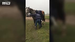 Owen s'est mis à l'équitation (et chute) pour une course caritative
