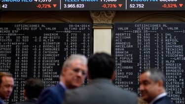 Les deux plus grosses banques catalanes, CaixaBank et Banco Sabadell, perdent respectivement 3% et 5%.