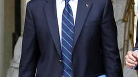 Alain Juppé a réaffirmé qu'il serait candidat aux législatives de 2012 dans la circonscription de la Gironde où il avait été battu à la surprise générale par une socialiste en 2007. /Photo prise le 20 juillet 2011/REUTERS/Eric Gaillard