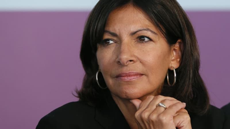La maire de Paris Anne Hidalgo (PS) a affirmé mardi sur France Inter être dans un "état de rage" face à la politique nationale et particulièrement face à la question de la déchéance de nationalité, qui la "fait vraiment sortir de (ses) gonds" - Mardi 5 janvier 2016 