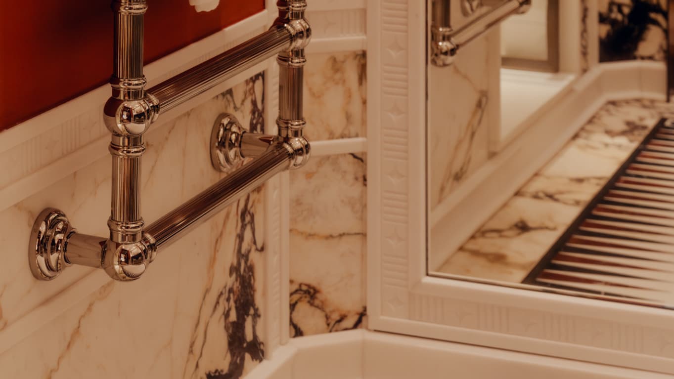 Salle de bain d'une cabine du Orient Express Corinthian