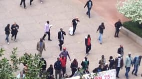 Manifestation de sans-papiers à la Grande Arche - Témoins BFMTV - Témoins BFMTV