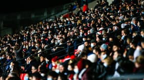 Des spectateurs au Matmum Stadium de Lyon