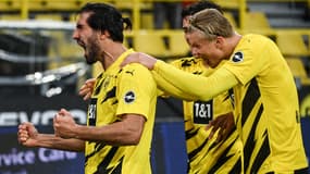 Emre Can (à gauche) et Erling Haaland 
