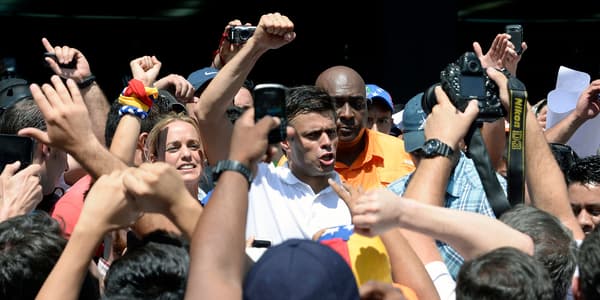 Leopoldo Lopez entouré de supporters, le 12 février, à Caracas. Leopoldo Lopez entouré de supporters, le 12 février, à Caracas.