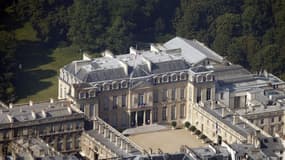 Le Premier ministre Jean-Marc Ayrault assistera lundi soir au dîner réunissant autour de François Hollande à l'Elysée les chefs des partis politiques de la majorité. L'organisation de cette réunion au palais présidentiel a surpris, François Hollande s'éta