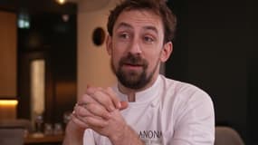 Le chef cuisinier Thibaut Spiwack dans son restaurant Anona à Paris en mars 2022.