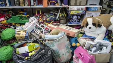 À cause de la contrefaçon sur les jouets, ce sont 370 millions d'euros de recettes fiscales qui disparaissent chaque année en termes à la fois de TVA non perçue, d'impôt sur le revenu, de cotisations pour la sécurité sociale et d'impôts sur les bénéfices sur les sociétés.