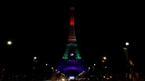 Un hommage a eu lieu devant la tour Eiffel lundi soir.