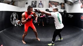 Francis Ngannou (à gauche) et Fernand Lopez à l'entraînement au MMA Factory en avril 2017