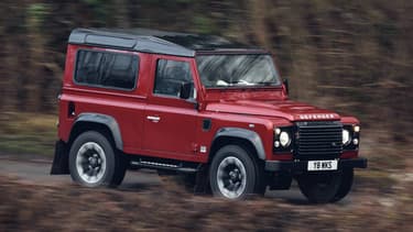Deux ans après son arrêt officiel, le 29 janvier 2016, le Defender revient. Pour une série limitée à 150 exemplaires, à l'occasion des 70 ans de Land Rover.
