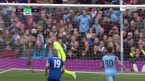 Le penalty de Mahrez refusé… car il a touché deux fois la balle