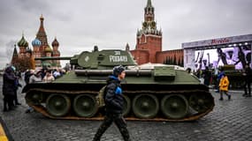 Un tank de la Seconde Guerre mondiale sur la Place rouge, à Moscou (Russie), le 5 novembre 2022.