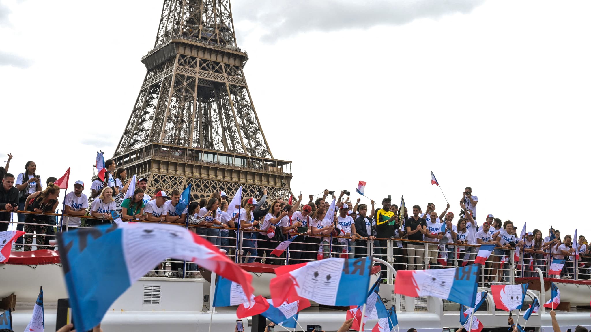 Nous Ne D Penserons Que L Argent Que Nous Aurons G N R Promet Le   Usain Bolt A La Tour Eiffel A Un An Des JO De Paris 2024 1680323 