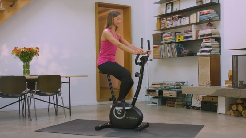 Ce vélo d'appartement devient beaucoup moins cher avec cette astuce peu connue chez Intersport
