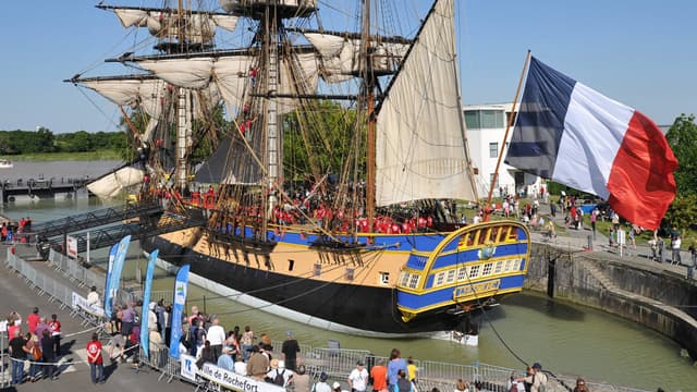 La réplique de l'"Hermione", le bateau avec lequel La Fayette a rallié l'Amérique en 1780, dans le port de Rochefort, le 17 mai 2014.