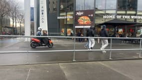 Des riverains se plaignent des deux roues motorisées qui leur gâche la vie dans la zone piétonnisée du Cours Charlemagne à Lyon