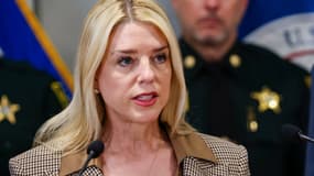 Pam Bondi, procureur général des États-Unis, s'exprime lors d'une conférence au bureau du shérif du comté de Broward à Fort Lauderdale, en Floride, le 4 avril 2025.