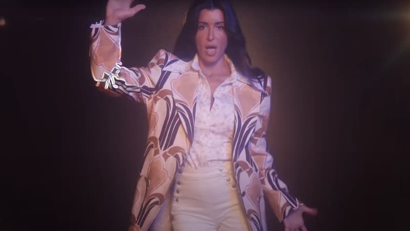 Jenifer dans le clip de "Est-ce que tu danses?"