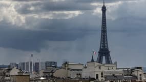 Les trois personnes soupçonnées d'avoir déposés cinq cercueils samedi au pied de la tour Eiffel ont été déférées au palais de justice dimanche soir en vue d'une ouverture d’information judiciaire lundi