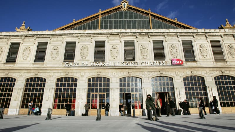 La façade de la gare Saint-Charles, à Marseille. 