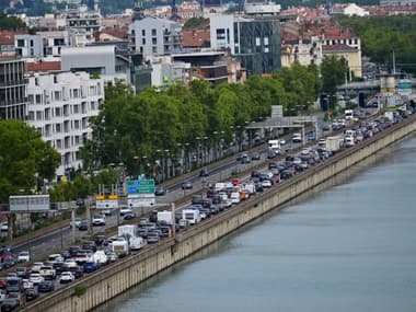 Bouchon sur l'autoroute A7 à l'entrée sud de Lyon le 4 août 2023.