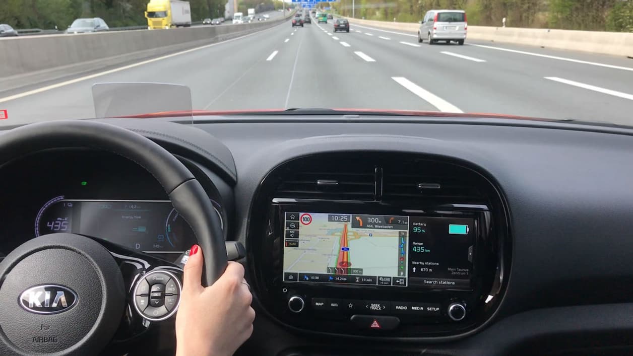 Palettes au volant pour la récupération d'énergie, affichage tête haute et écran tactile... ce nouveau Soul est bien équipé. Palettes au volant pour la récupération d'énergie, affichage tête haute et écran tactile... ce nouveau Soul est bien équipé.