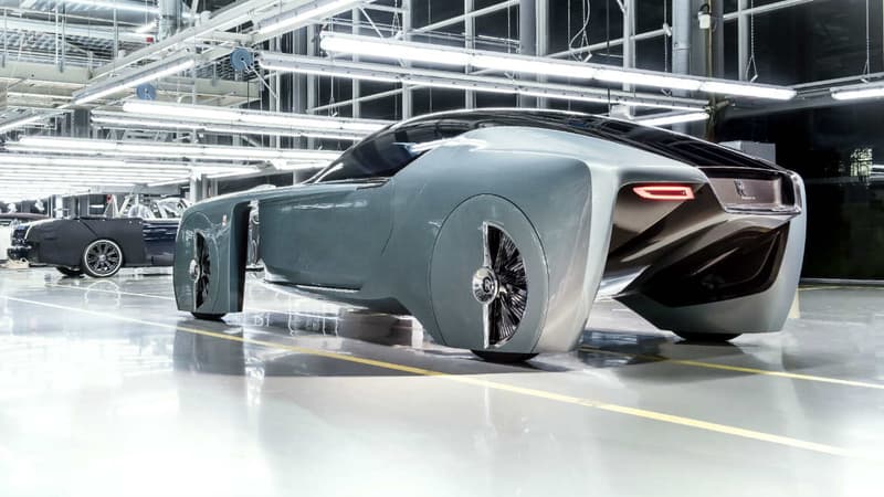 Le  Concept Vision Next100 dévoilé en mai 2016 pour les 100 du groupe BMW dispose de moteurs électriques installés dans ses roues.