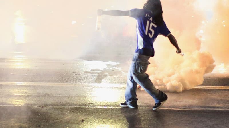 Une manifestation, d’abord pacifique, s’est transformée en émeute et en pillages, ce week-end, à Ferguson, après la mort de Michael Brown.