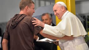 Le pape François a pris position contre la dépénalisation des drogues en inaugurant mercredi une aile réservée aux alcooliques et toxicomanes dans un hôpital de Rio de Janeiro tenu par des moines franciscains, au troisième jour de son voyage au Brésil. /P