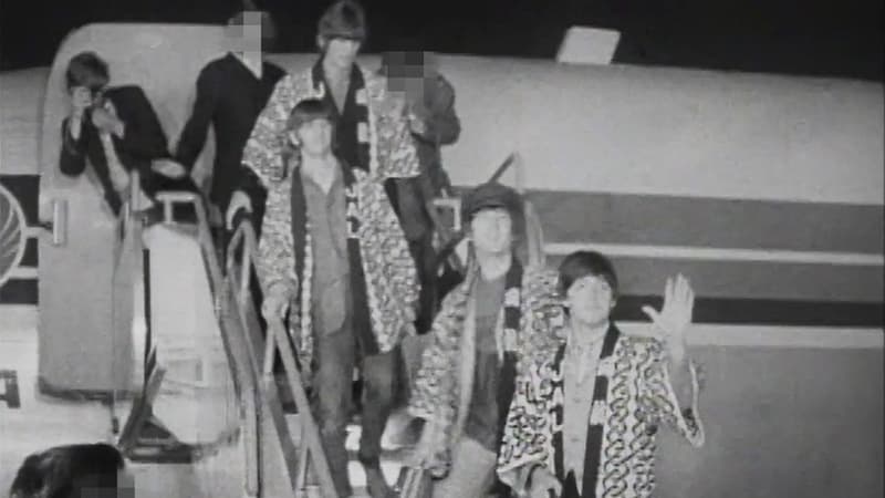Les Beatles arrivant à Tokyo le 29 juin 1966.