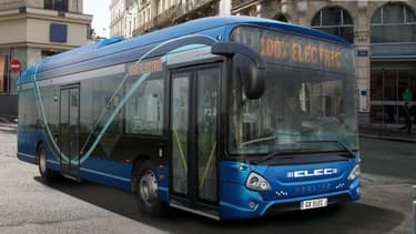 Les bus Heuliez 100% électrique se rechargent au dépôt ou via une recharge intermédiaire rapide par pantographe.