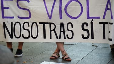 Des manifestantes célèbrent le jugement de la Cour Suprême espagnole qui a requalifié pour viol la condamnation des membres de la "Meute", le 21 juin 2019