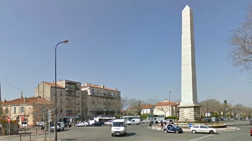 C'est sur un bar de cette place qu'a eu lieu la fusillade.