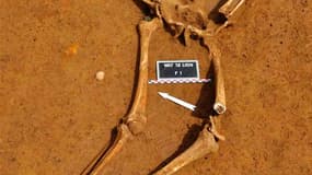 Le squelette d'un soldat tué d'une balle dans la poitrine lors de la célèbre bataille de Waterloo a été retrouvé par des archéologues près de deux siècles après les combats qui marquèrent la défaite de Napoléon. /Photo prise le 5 juin 2012/REUTERS/Dominiq