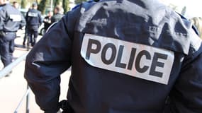 Des policiers rassemblés à Grasse en février 2012.