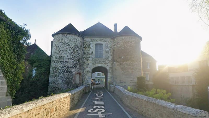 La porte Saint-Nicolas à Ervy-le-Châtel, dans l'Aube.