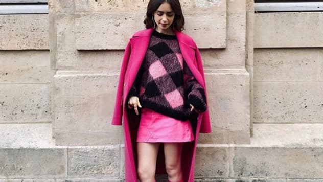 Lily Collins dans la peau d'Emily Cooper, dans la série "Emily In Paris" Lily Collins dans la peau d'Emily Cooper, dans la série "Emily In Paris"