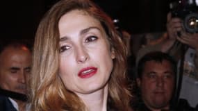 Julie Gayet, dont le magazine "Closer" a révélé une liaison avec François Hollande, porte plainte pour "mise en danger de la vie d'autrui".