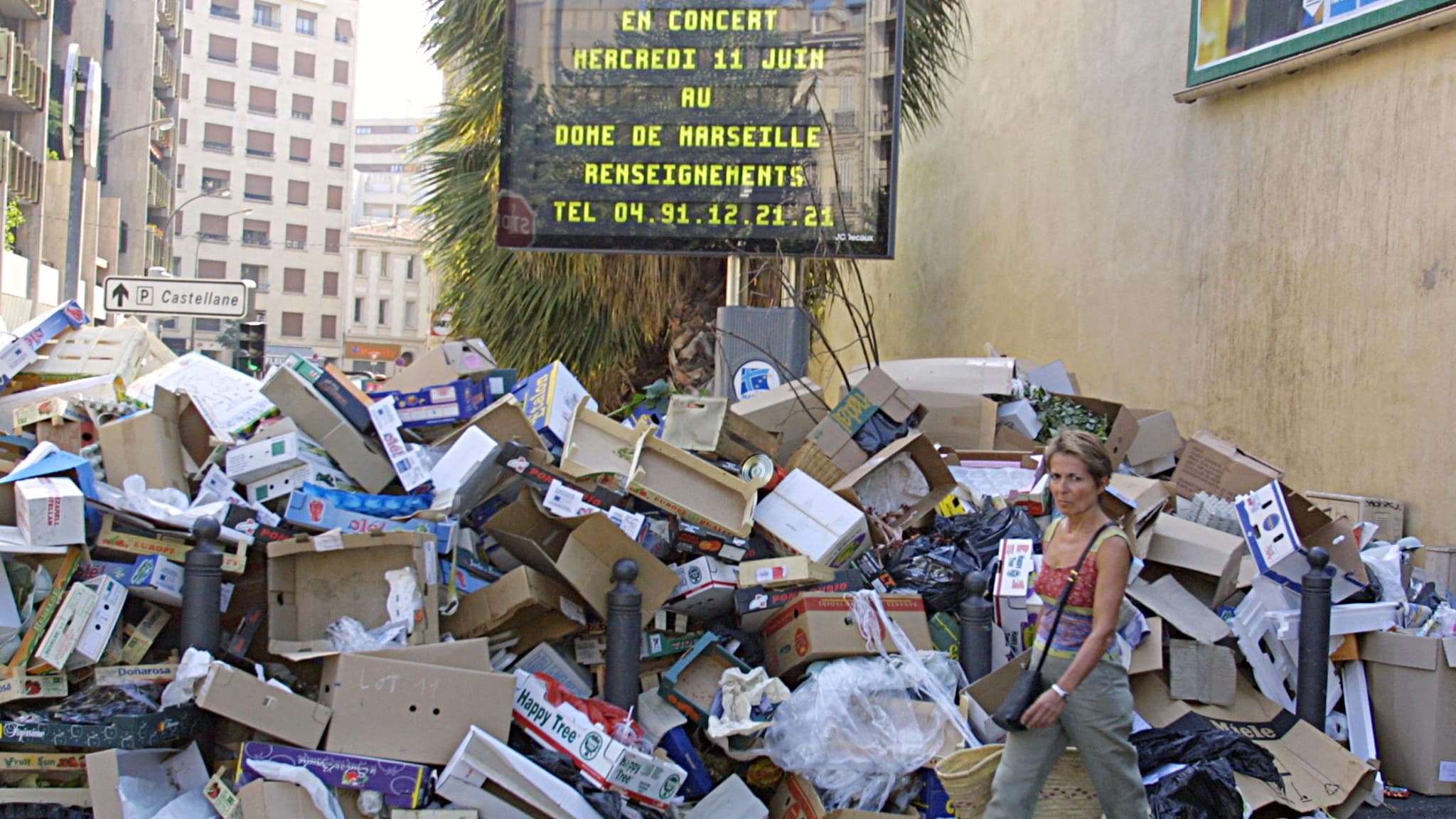 Des ordures accumulées dans les rues de Marseille le 8 juin 2003 Des ordures accumulées dans les rues de Marseille le 8 juin 2003