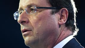 Dans deux entretiens publiés par Les Echos et La Tribune vendredi François Hollande insiste sur la nécessité de relancer l'activté économique, après une passe d'armes sur le sujet avec Nicolas Sarkozy. /Photo prise le 13 mars 2012/REUTERS/Charles Platiau